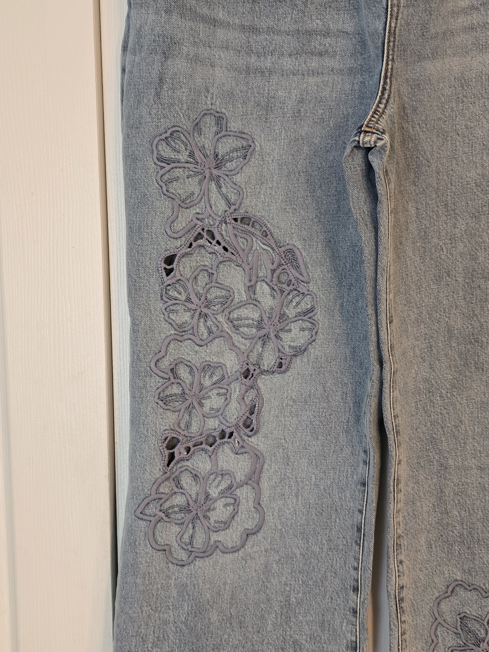 NWOT Pilcro Blue Embroidered Flower Jeans - 32 - Picture 2 of 7
